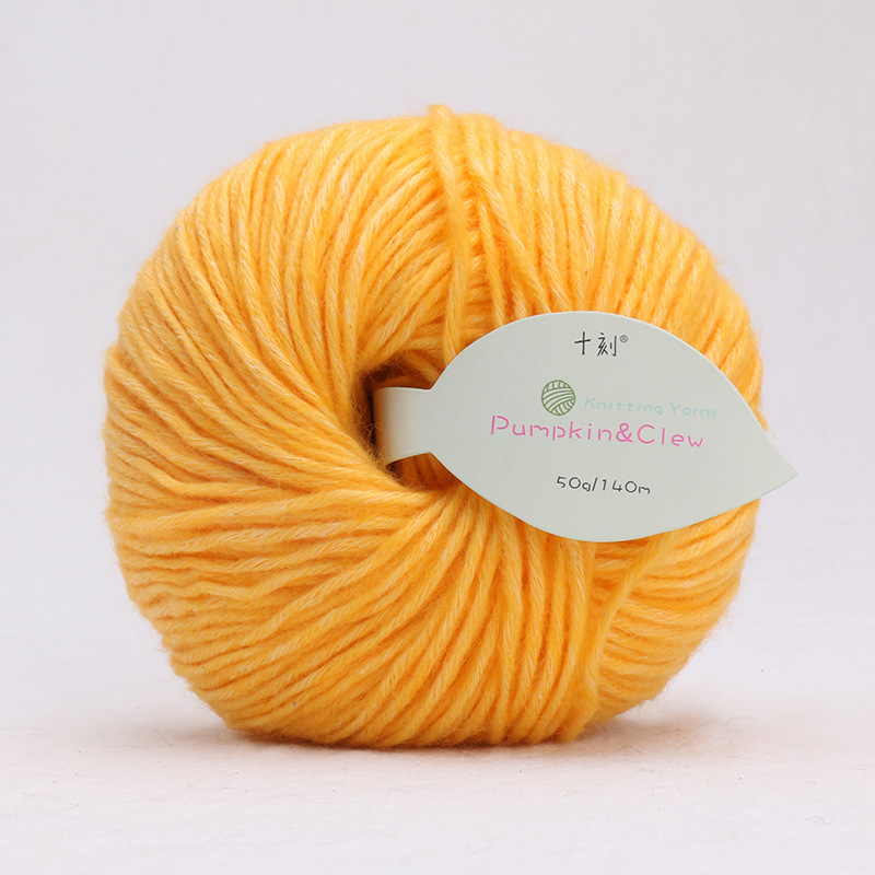 Home knitting soft cashmere yarn